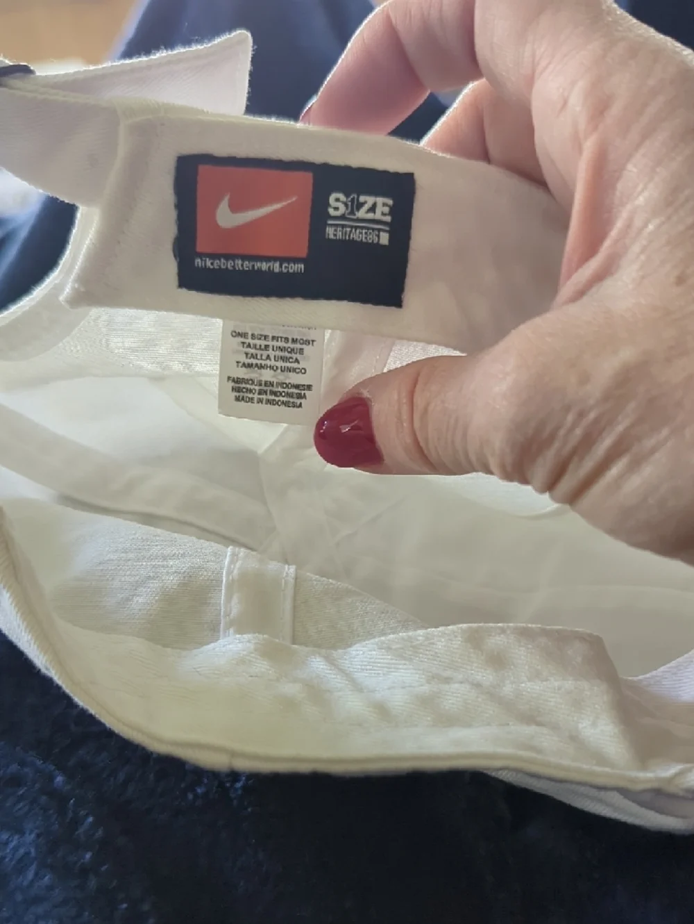 Nike White Baseball Cap with Black Swoosh - Picture 2 of 3